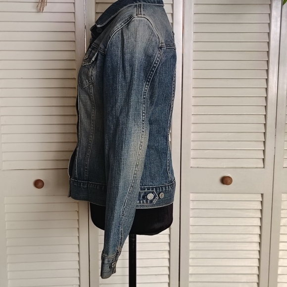 GAP Classic Faded Blue Denim Jacket Size S – Like New - Picture 3 of 8